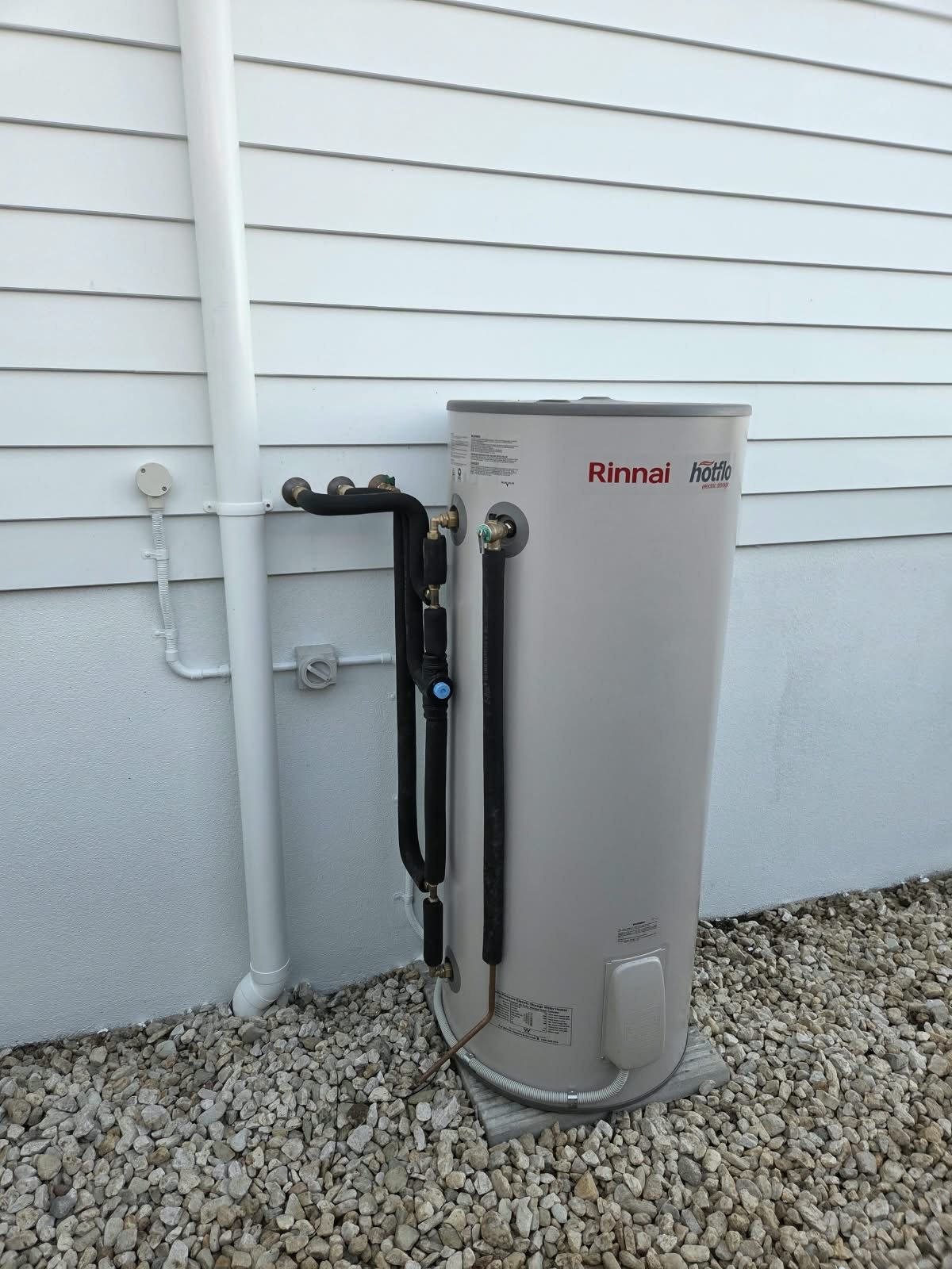 Rinnai Hotflo electric hot water unit wired and isolated by MVS Connect